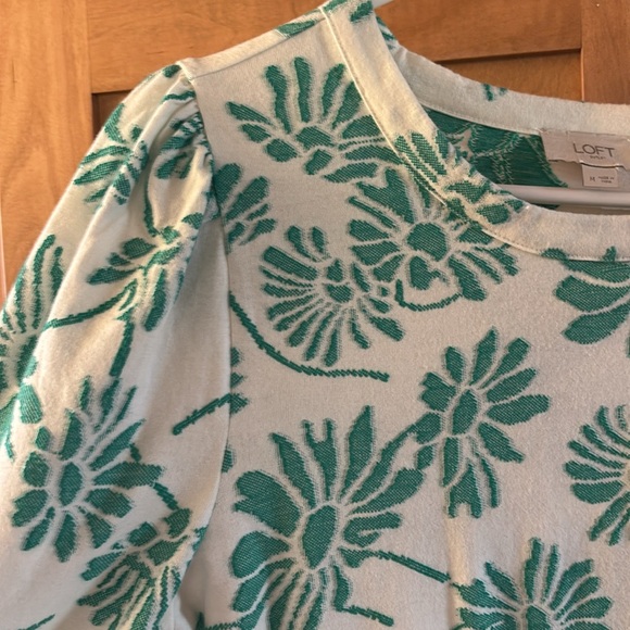 Size Medium Green and White Long Sleeve Shirt - Picture 2 of 4
